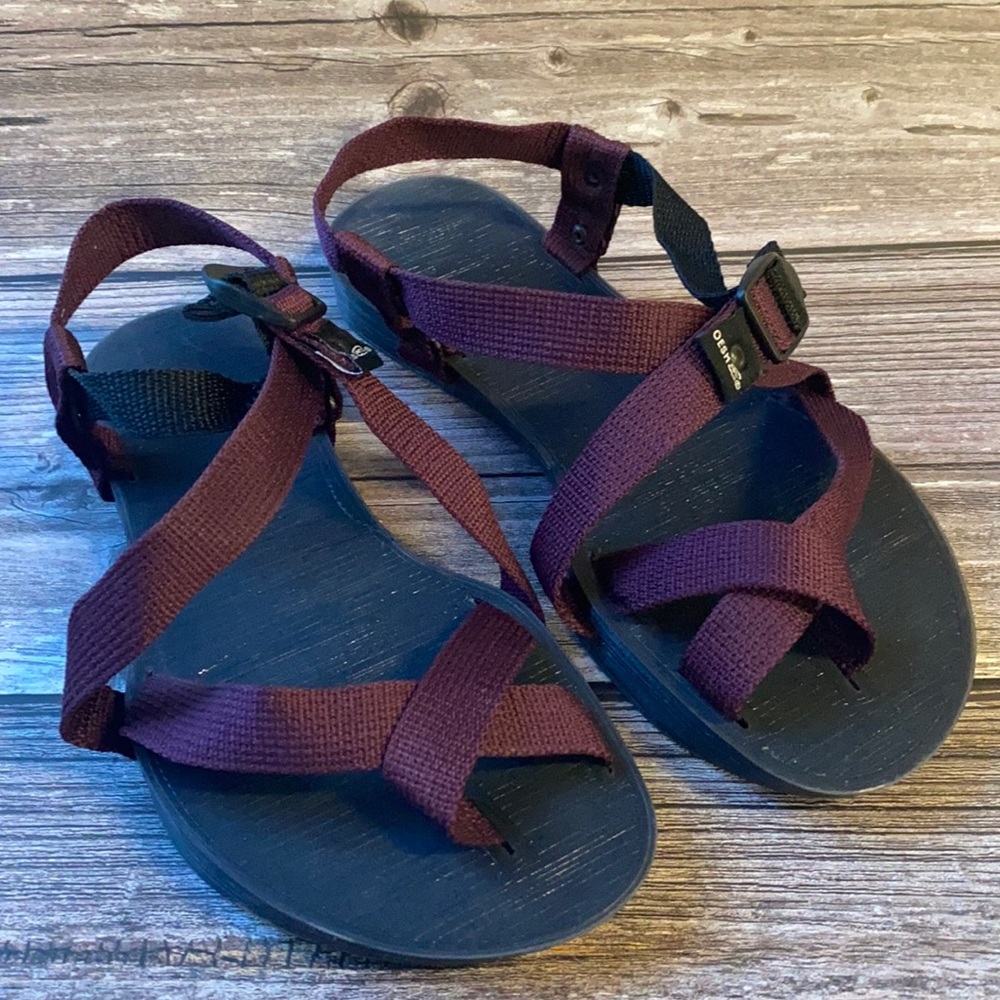 Oesh Purple adjustable sandals size 8.5